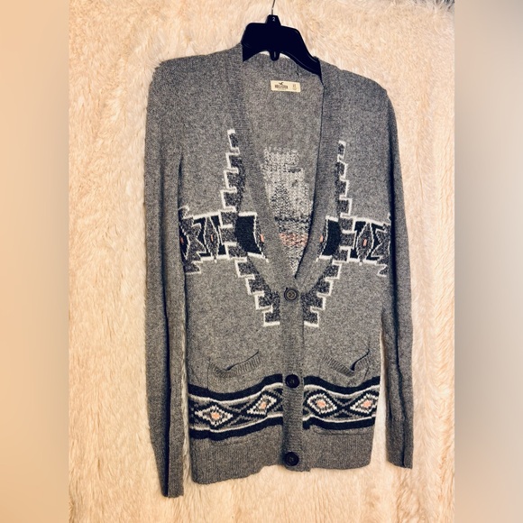 Sweaters - Hollister Aztec Knit Cardigan Sweater
🩶 Size: XS